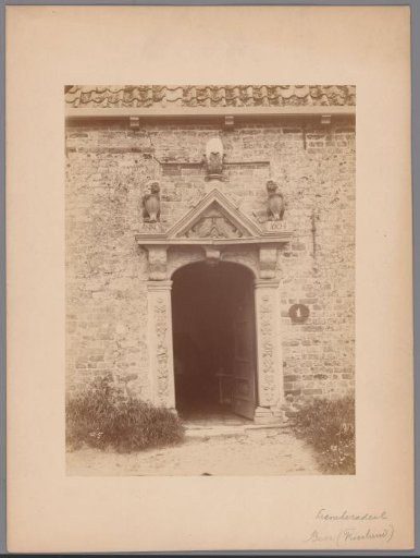 Entrance on the south side of the Mariakerk in Boer