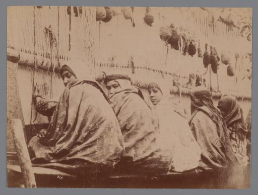 Weaving women ("Kalibafi a Sultanabad"), Sultanabad, Pakistan, Iran [?]