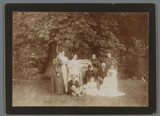 Group portrait of the Jonker and Jonker Nije families