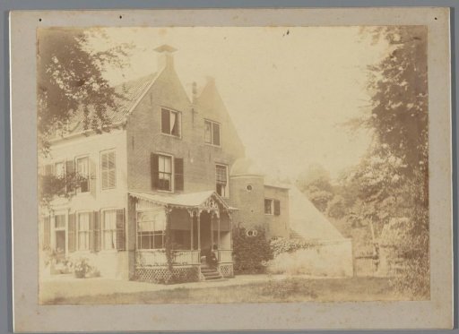 View of the Rustenhoven estate with Lucas Jonker on the veranda