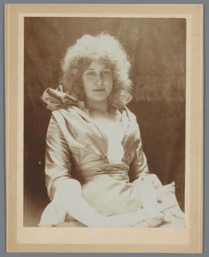 Portrait of an Unknown Woman at a Party of Pulchri Studio, 12 March 1898
