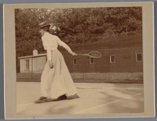 Portrait of Cornelia Hendrika Jonker on the tennis court