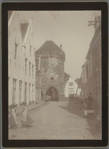 View of the Kruisstraat with the Dijkpoort in Hattem
