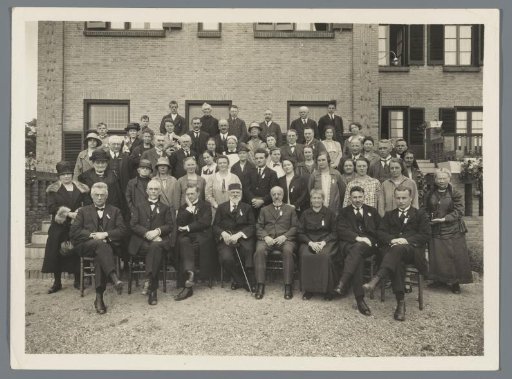Group portrait at a conference in Amerongen in 1927, possibly with Marie Breitner-Jordan