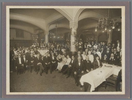 Group portrait of unknown persons in a hall