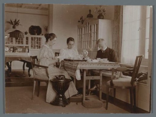 Company drinking tea at a table, with Cornelia Hendrika Jonker on the left in front