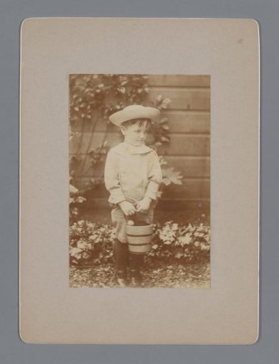 Portrait of Lucas van der Waals with a bucket