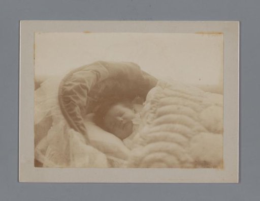 Portrait of Johanna Geertruida van der Waals sleeping in a cradle