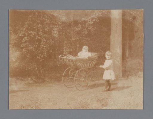 Portrait of Johannes Diderik and Anne Madeleine van der Waals, Anne sitting in a pram
