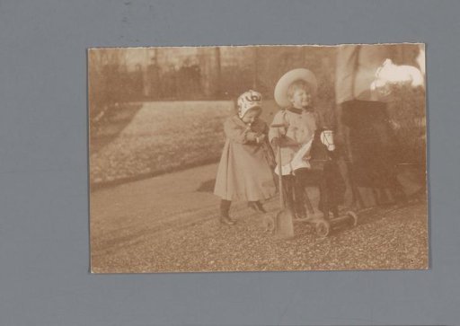 Jennigje Hendrika Jacoba Jonker walking with two children in the street