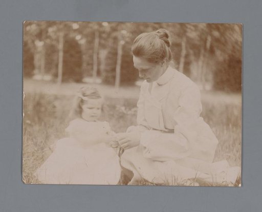 Portrait of Jennigje Hendrika Jacoba Jonker and Johanna Geertruida van der Waals