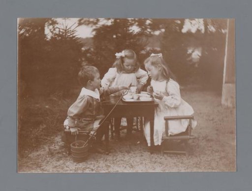 Johanna Geertruida, Johannes Diderik and Anne Madeleine van der Waals playing with a tea set
