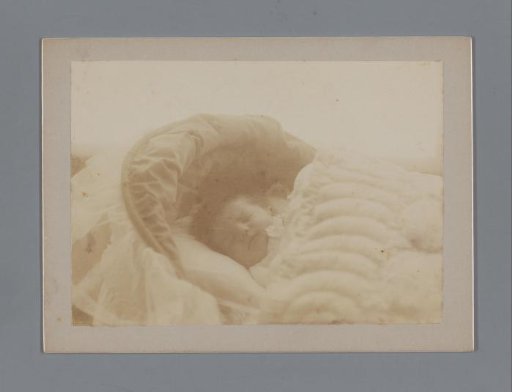 Portrait of Johanna Geertruida van der Waals sleeping in a cradle