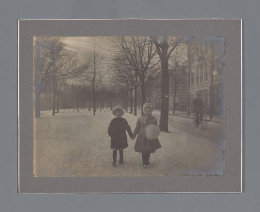 Johanna Geertruida and Johannes Diderik walking outside in the snow in Groningen
