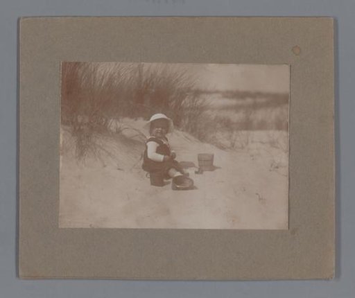 Portrait of Jacobus Cornelis van der Waals in the dunes at Bergen aan Zee