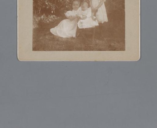 Portrait of Johanna Geertruida Jonker, Lucas Jonker and a little sister