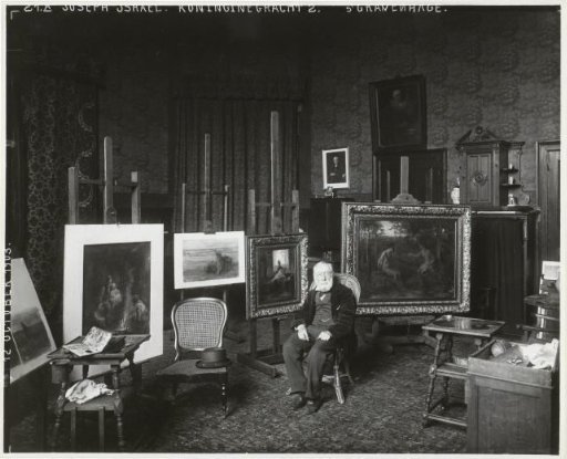 The painter Jozef Israëls in his studio, Koninginnegracht 2, The Hague