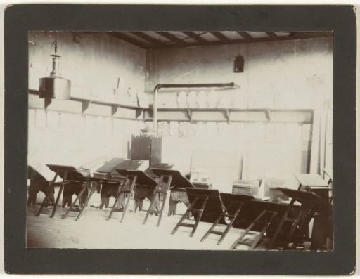 Room with drawing tables and a wall with sculptures of heads