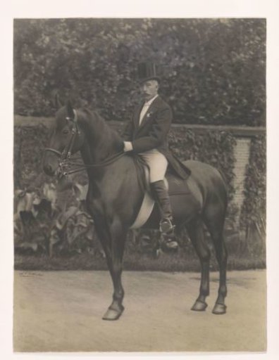Portrait of a man (member of the Van Heerdt family) on horseback (equestrian portrait), Baarn