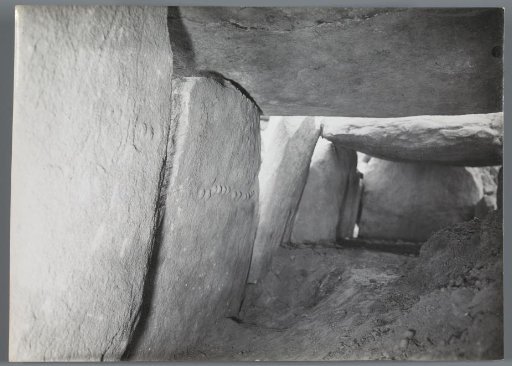 Dolmen of Kerguntuil, Trégastel