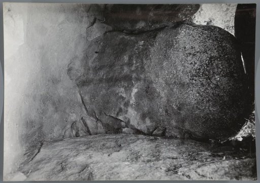 Keystone of the dolmen of Kerguntuil, Trégastel
