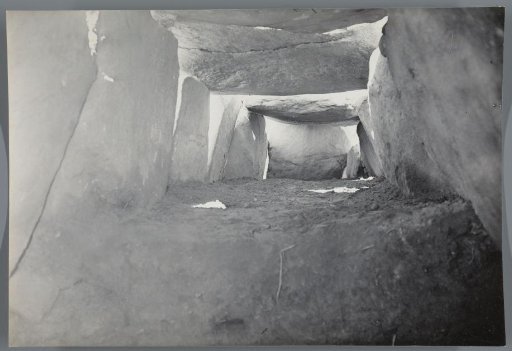 Dolmen of Kerguntuil, Trégastel