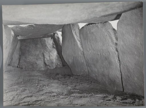 Dolmen of Kerguntuil, Trégastel