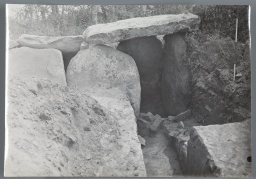 Dolmen of Kerguntuil, Trégastel