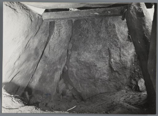 Dolmen of Kerguntuil, Trégastel