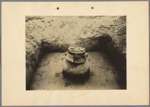 Bronze Age urn, found near Dömsöd