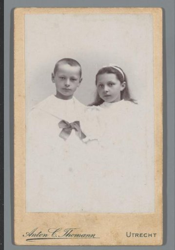 Portrait of two unknown children, family of G.N.P. van Eijk