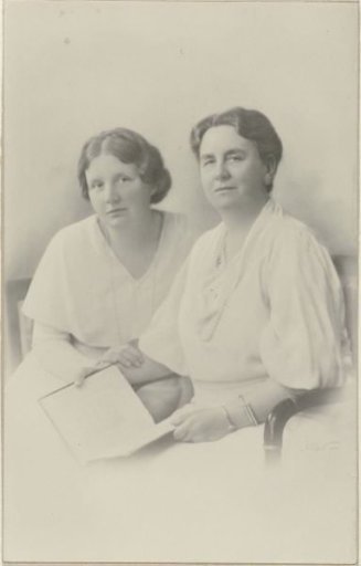 Portrait of Wilhelmina, Queen of the Netherlands, and Juliana, Queen of the Netherlands
