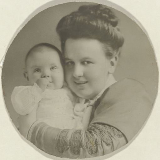 Portrait of Wilhelmina, Queen of the Netherlands, and Juliana, Queen of the Netherlands