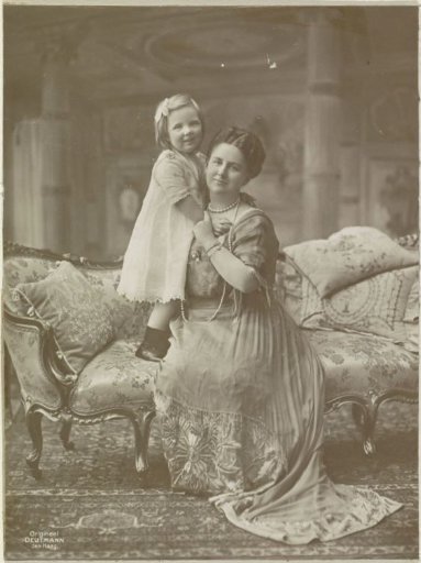 Portrait of Wilhelmina, Queen of the Netherlands, and Juliana, Queen of the Netherlands