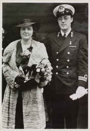 Juliana, Queen of the Netherlands, and Bernhard of Lippe-Biesterfeld returning from the coronation festivities in London on 22 May 1937