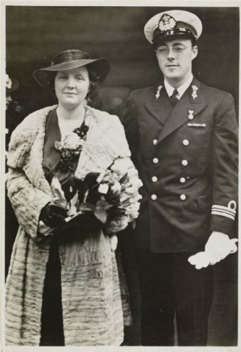 Juliana, Queen of the Netherlands, and Bernhard of Lippe-Biesterfeld returning from the coronation festivities in London on 22 May 1937