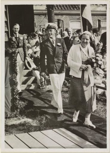 Visit of Juliana, Queen of the Netherlands, and Bernhard of Lippe-Biesterfeld to the Prince's Yacht Hr. Ms. 'Piet Hein' in Muiden on 28 August 1937