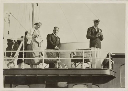 Visit of Juliana, Queen of the Netherlands, and Bernhard of Lippe-Biesterfeld to the Prince's Yacht Hr. Ms. 'Piet Hein' in Muiden on 28 August 1937