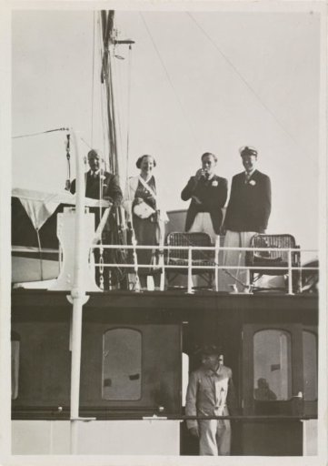 Visit of Juliana, Queen of the Netherlands, and Bernhard of Lippe-Biesterfeld to the Prince's Yacht Hr. Ms. 'Piet Hein' in Muiden on 28 August 1937