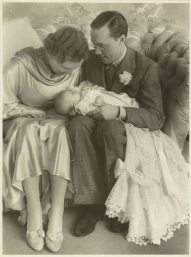 Portrait of Juliana, Queen of the Netherlands, Bernhard of Lippe-Biesterfeld, and Beatrix, Queen of the Netherlands
