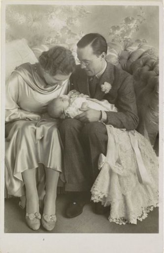 Portrait of Juliana, Queen of the Netherlands, Bernhard of Lippe-Biesterfeld, and Beatrix, Queen of the Netherlands