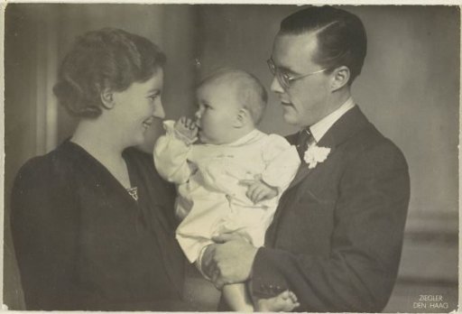 Portrait of Juliana, Queen of the Netherlands, Bernhard of Lippe-Biesterfeld, and Beatrix, Queen of the Netherlands