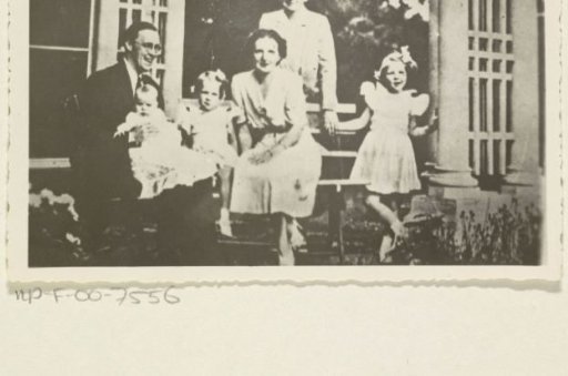 Portrait of Wilhelmina, Queen of the Netherlands, Juliana, Queen of the Netherlands, Bernhard of Lippe-Biesterfeld, Beatrix, Queen of the Netherlands, Irene, Princess of the Netherlands, and Margriet, Princess of the Netherlands