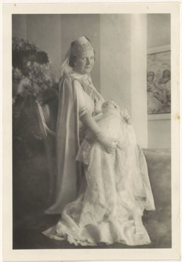 Portrait of Juliana, Queen of the Netherlands, and Beatrix, Queen of the Netherlands