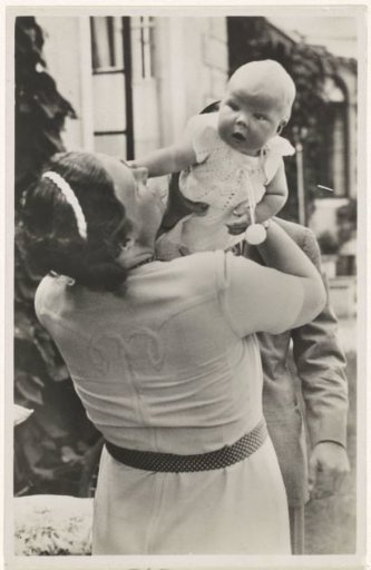 Portrait of Juliana, Queen of the Netherlands, and Beatrix, Queen of the Netherlands