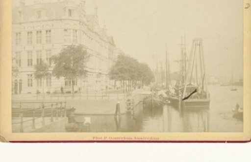 The IJgracht, the present-day Prins Hendrikkade, seen in a westerly direction