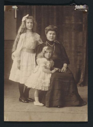 Portrait of Cateau and Nine Six with their Belgian governess Eva Verheggen