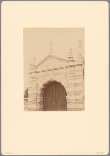 Gate on the south side of the Royal Orphanage in Buren