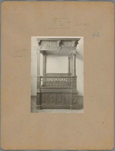 Covered bench for notables, ornamented with coats of arms, plants and animals (probable)
