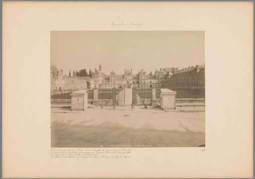 View of the inner courtyard of the Palace of Fontainebleau